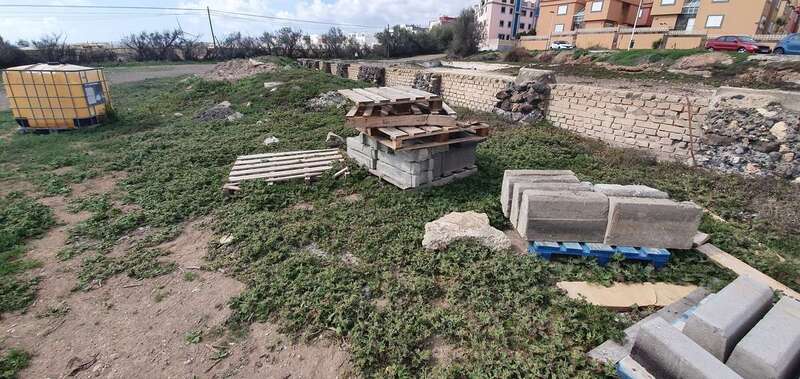 Las obras finalizaron en enero pero lo materiales todavía siguen allí / TA